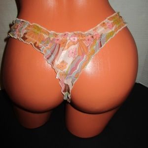 Victoria's Secret Intimates & Sleepwear - VICTORIA'S SECRET DREAM ANGELS RUFFLY THONG ~ S Victoria's Secret Intimates & Sleepwear - VICTORIA'S SECRET DREAM ANGELS RUFFLY THONG ~ S
